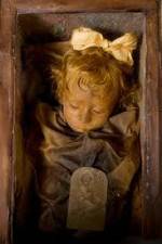 Watch National Geographic: The Girl in the Glass Casket 1channel
